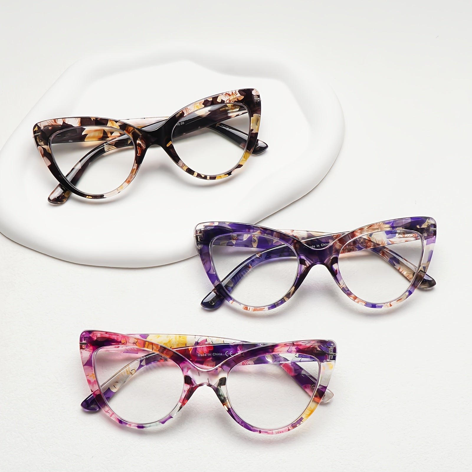 A Set of 6 Cat-Eye Glasses Featuring Anti-Blue Light Lenses And Metal Spring Hinges. These Stylish Women Are Perfect for Winter Fashion, Making Them a Must-Have For. They Also Make a Great Gift And Embody a Retro Aesthetic